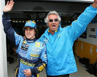 ����� Renault �������� ������ � ���� ������� ������ ��������. ���� � ����� f1racing.net