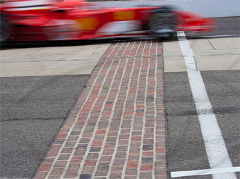 ����� Ferrari ���������� �������� ����� �� ����-��� ���. ���� Schlegelmilch Photography