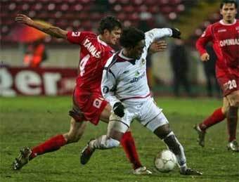 ��������� �������� ����� (� ������� �����) ������� � �������� �������� ����� (� ����� �����). ���� Reuters