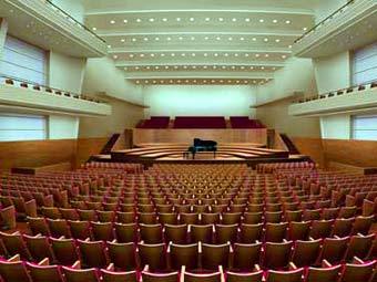 ����������� ��� La Salle Pleyel. ���� � ������������ �����