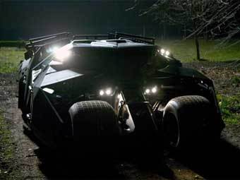 "���������" �� ������ "������: ������". ���� � �����: batmanbegins.warnerbros.com