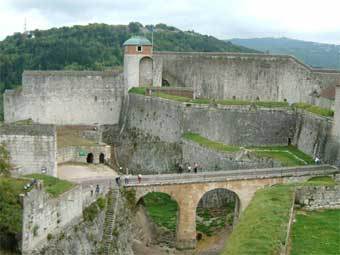 ���������������� ����������, ����������� �� ������� ������. ���� Christophe.Finot � wikipedia.org