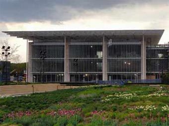 ���������� ����� ����� ��������������� ��������� ������. ���� Charles G. Young, Interactive Design Architects