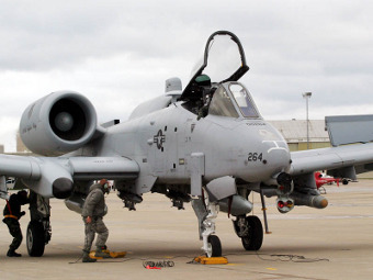 Fairchild-Republic A-10 Thunderbolt II.    ngks.net