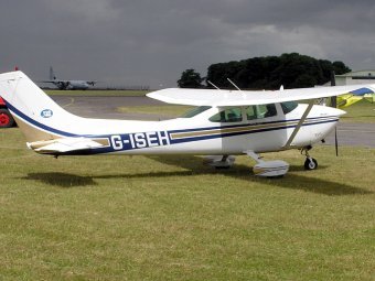 Cessna-182.  Arpingstone  wikipedia.org