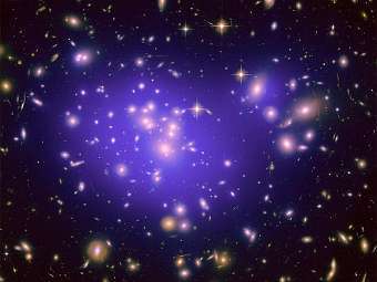   Abell 1689,        .  NASA, ESA, E. Jullo (JPL/LAM), P. Natarajan (Yale) and J-P. Kneib (LAM)