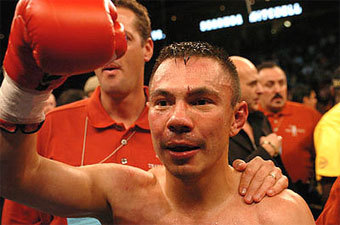 ���������� ��� ����� ������ ��� ����������� ������� ���������. ���� Chris Cozzone, ���� fightnews.com 